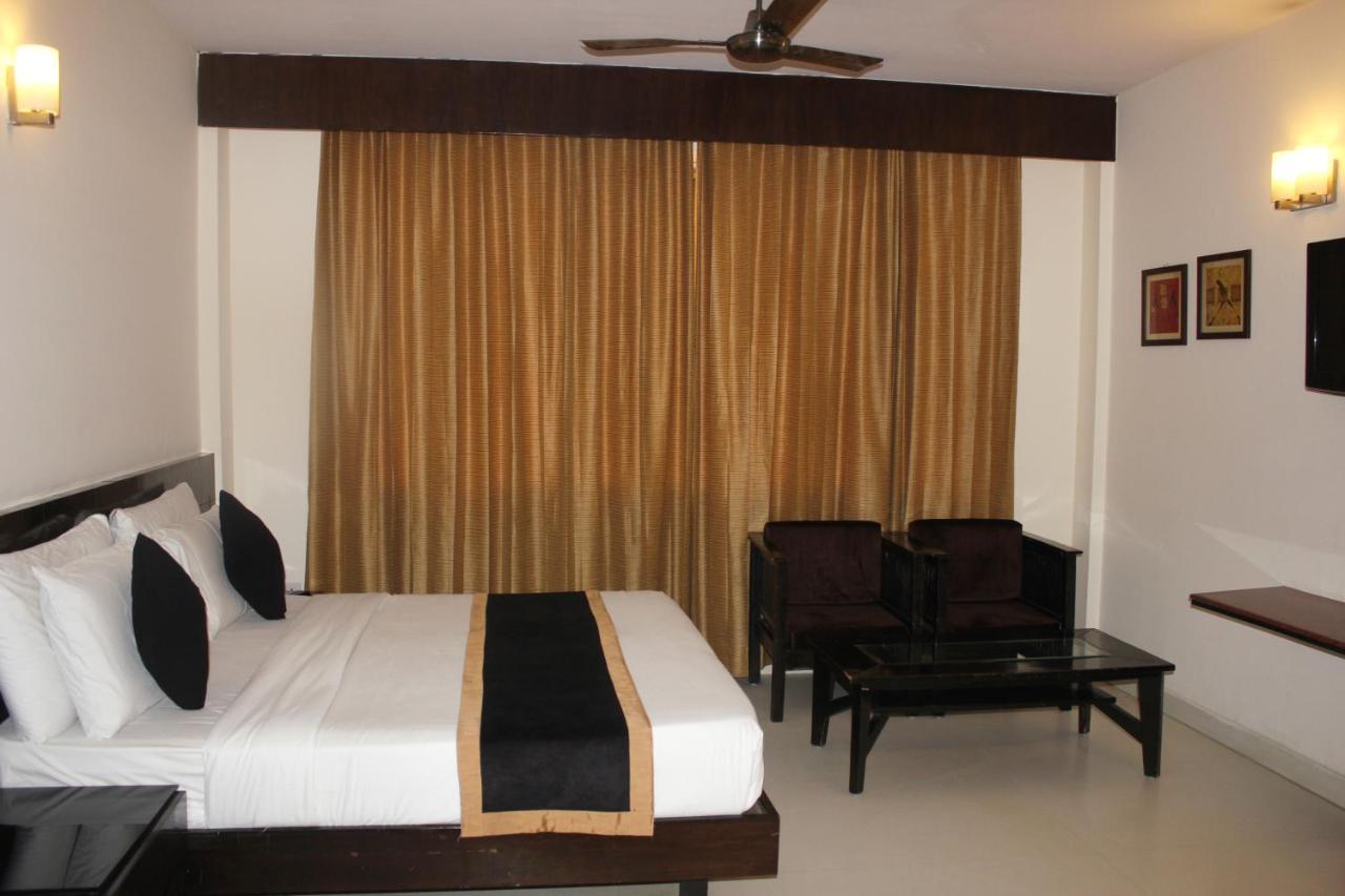 Aman Deluxe Hotel New Delhi Buitenkant foto